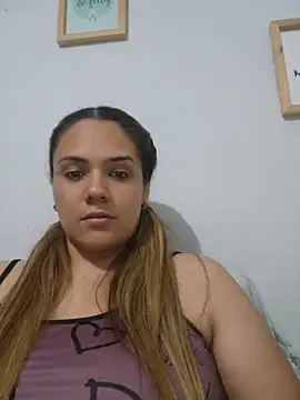 LoreinnFox online show from May 2, 2026, 3:45 am