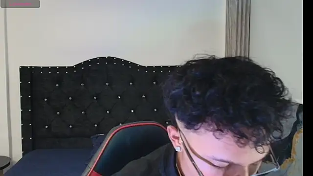 thian blakee online show from November 30, 2025, 3:18 am