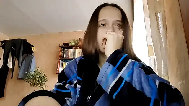 SophieHazely online show from December 15, 2025, 5:46 am