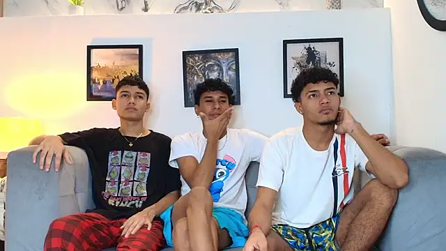 COUPLES BOYS online show from March 11, 2026, 1:32 am