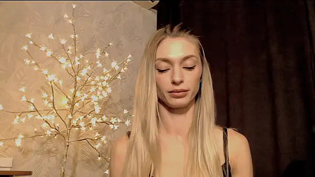 Snapshot of Mel_chik chatting on December 3, 2025, 11:25 pm Mel chik online show from December 3, 2025, 11:25 pm