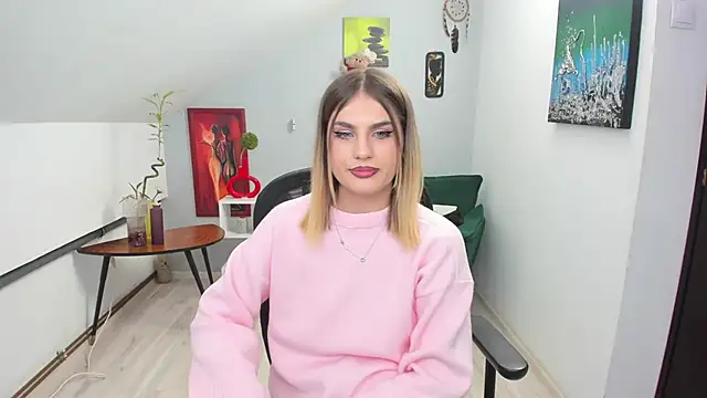 Snapshot of SarahOwenn chatting on December 2, 2025, 1:35 pm SarahOwenn online show from December 2, 2025, 1:35 pm