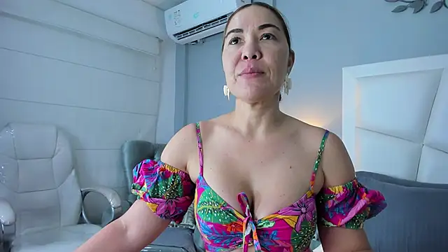 AnnaJaimes online show from April 22, 2026, 11:55 pm