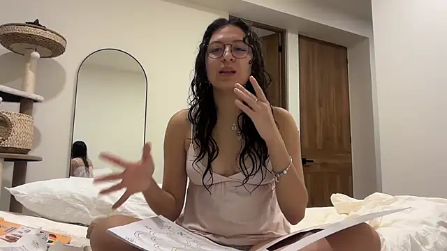 Snapshot of Alicatcua_ chatting on July 17, 2026, 2:42 am Alicatcua online show from July 17, 2026, 2:42 am