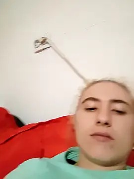 Snapshot of Blondi04 chatting on December 18, 2025, 4:22 pm Blondi04 online show from December 18, 2025, 4:22 pm