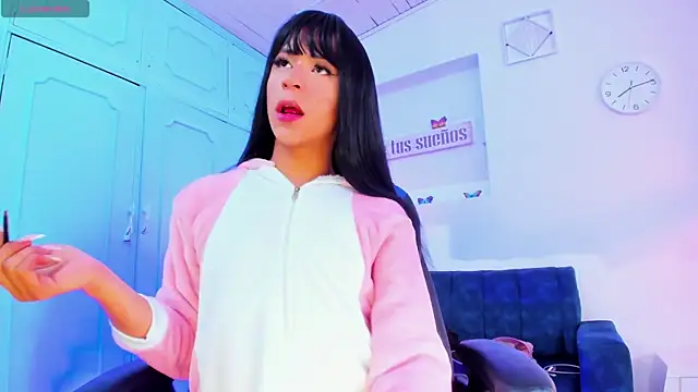 Hot Darliing online show from January 13, 2026, 1:15 pm