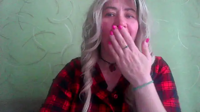 Snapshot of ClaireShannon chatting on December 17, 2025, 9:47 am ClaireShannon online show from December 17, 2025, 9:47 am