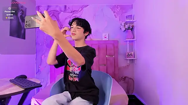 SthepanodiMonaco online show from February 18, 2026, 8:16 pm