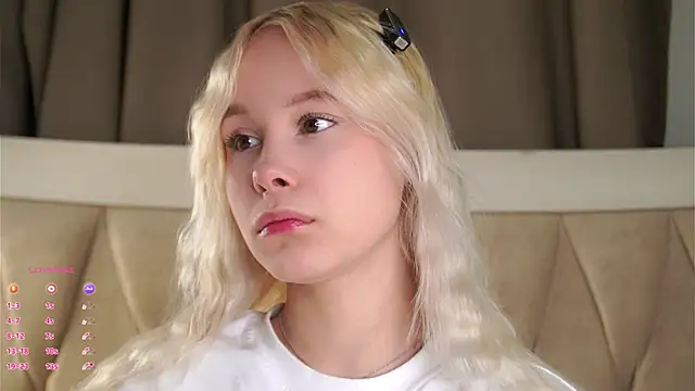 AunclreaVache online show from February 16, 2026, 1:21 pm