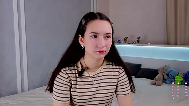 Snapshot of LuclieOppy chatting on December 14, 2025, 1:23 am LuclieOppy online show from December 14, 2025, 1:23 am