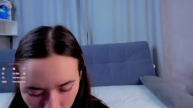 Snapshot of LuclieOppy chatting on December 18, 2025, 1:22 am LuclieOppy online show from December 18, 2025, 1:22 am