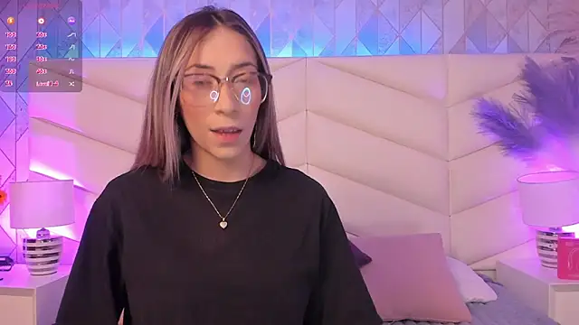 Lizzi Hotman  online show from April 13, 2026, 8:24 pm