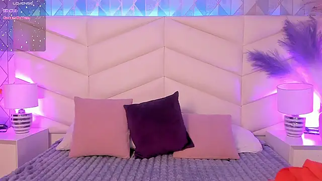 Lizzi Hotman  online show from April 11, 2026, 7:28 pm