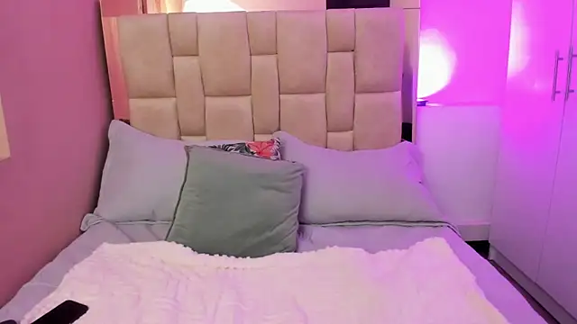 Snapshot of Nana__S chatting on December 14, 2025, 3:02 am Nana S online show from December 14, 2025, 3:02 am