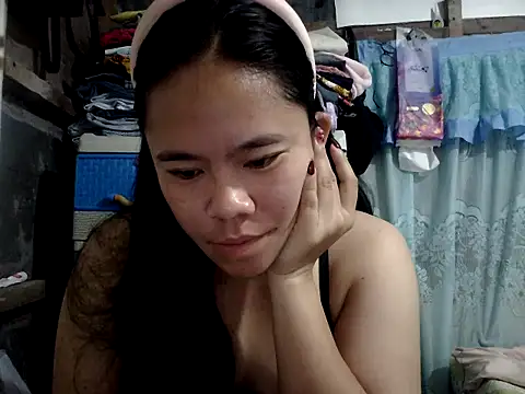 xxdreamgirl69 online show from April 14, 2026, 9:42 pm