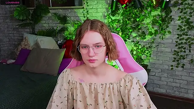 Mia Mooore online show from February 15, 2026, 1:32 pm