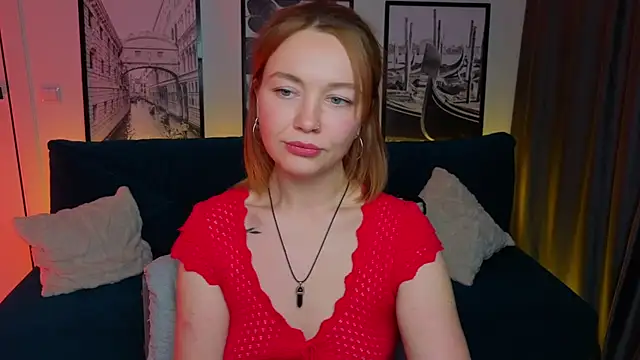 PaigeHalliwell  online show from November 28, 2025, 4:18 pm