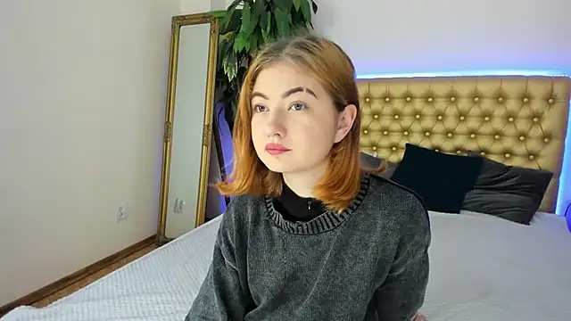 Snapshot of KristineGloww chatting on December 1, 2025, 7:53 am KristineGloww online show from December 1, 2025, 7:53 am