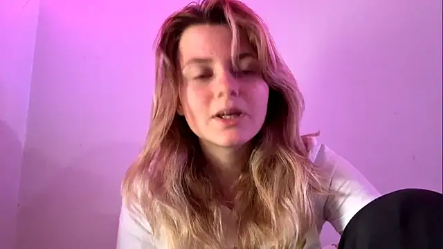 Snapshot of AlanaPostell chatting on December 2, 2025, 1:02 pm AlanaPostell online show from December 2, 2025, 1:02 pm