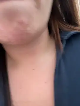 Snapshot of RosaliaVicky chatting on December 4, 2025, 4:28 pm RosaliaVicky online show from December 4, 2025, 4:28 pm