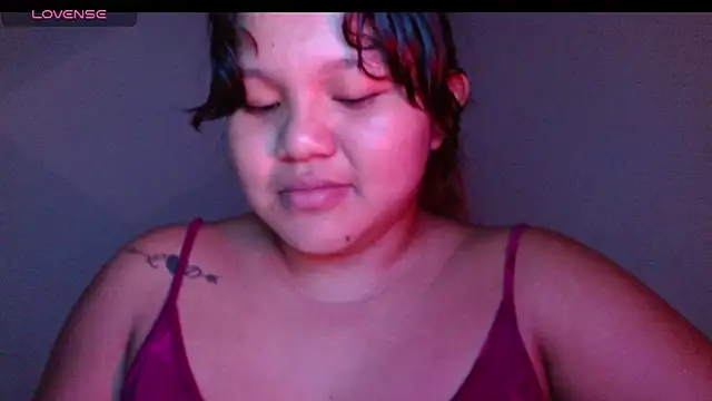 Snapshot of Yourgirl-thaly20 chatting on December 1, 2025, 6:25 am Yourgirl-thaly20 online show from December 1, 2025, 6:25 am