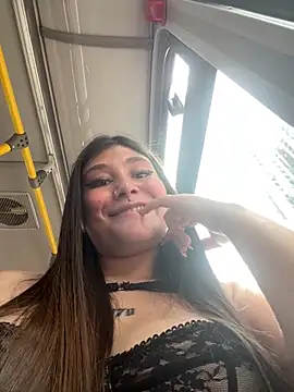 Snapshot of AngieG02_ chatting on December 1, 2025, 7:04 pm AngieG02 online show from December 1, 2025, 7:04 pm