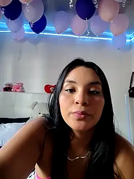 Aslyn-sexy23 online show from December 18, 2025, 7:40 pm