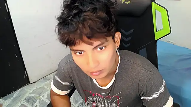 Snapshot of Green_XoX chatting on November 30, 2025, 9:04 pm Green XoX online show from November 30, 2025, 9:04 pm