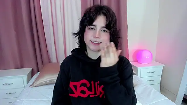 daniellesins2 online show from December 1, 2025, 12:50 pm