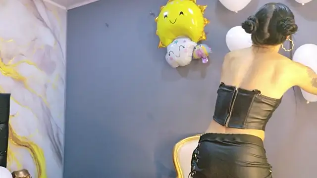 MilaDeRoux online show from February 12, 2026, 4:34 am