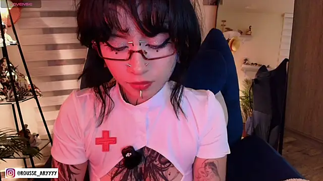Snapshot of AryRousse chatting on April 9, 2026, 3:19 am AryRousse online show from April 9, 2026, 3:19 am