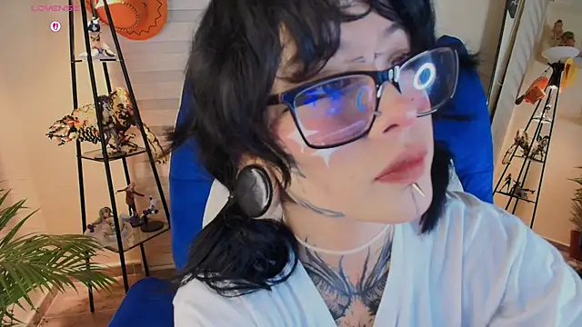 Snapshot of AryRousse chatting on March 31, 2026, 3:30 am AryRousse online show from March 31, 2026, 3:30 am