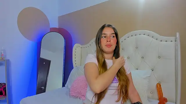 Snapshot of Chloe_Fox18 chatting on December 15, 2025, 4:24 pm Chloe Fox18 online show from December 15, 2025, 4:24 pm