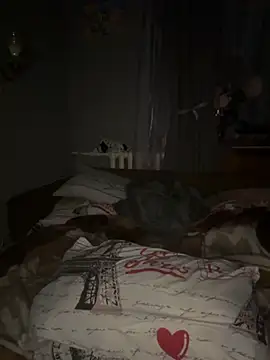 Lola kiss me online show from November 30, 2025, 8:31 pm