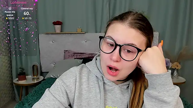 MilanaXHoney online show from February 19, 2026, 1:02 am