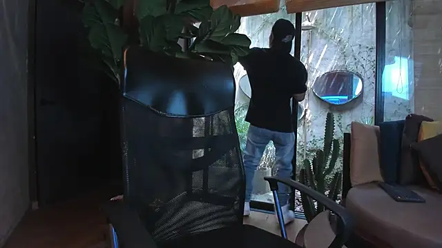 isaac grimm online show from April 18, 2026, 6:54 pm