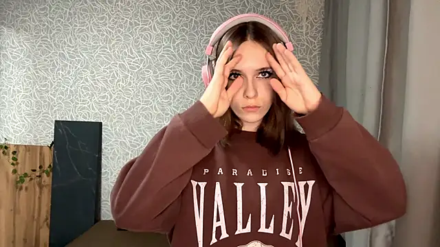 Snapshot of EvaLoveer chatting on December 1, 2025, 11:11 am EvaLoveer online show from December 1, 2025, 11:11 am