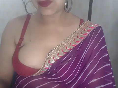 Snapshot of Hotronita123 chatting on May 21, 2026, 5:43 pm Hotronita123 online show from May 21, 2026, 5:43 pm