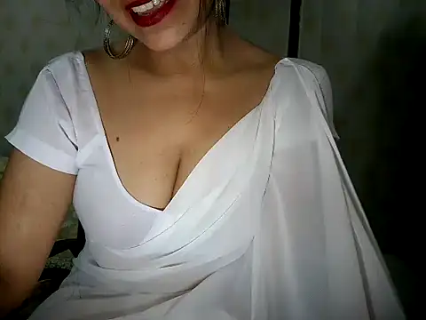 Snapshot of Hotronita123 chatting on June 5, 2026, 5:29 pm Hotronita123 online show from June 5, 2026, 5:29 pm
