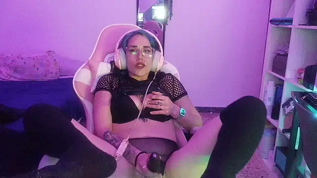 blackrose1997 online show from April 23, 2026, 12:29 pm