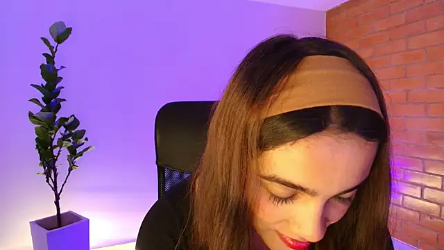 Snapshot of Julieta-8 chatting on March 26, 2026, 3:05 am Julieta-8 online show from March 26, 2026, 3:05 am
