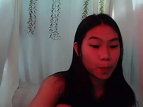 Snapshot of Allysonxx05 chatting on December 18, 2025, 12:49 am Allysonxx05 online show from December 18, 2025, 12:49 am