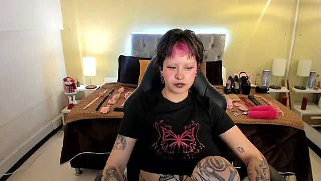 Snapshot of Saskia_Vellour chatting on December 2, 2025, 7:37 pm Saskia Vellour online show from December 2, 2025, 7:37 pm