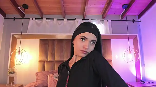 BrianaJhons19 online show from April 21, 2026, 8:04 pm