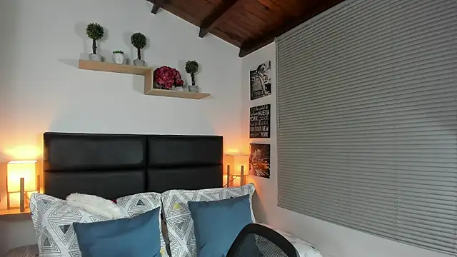 mike foxxx  online show from December 20, 2025, 2:47 am