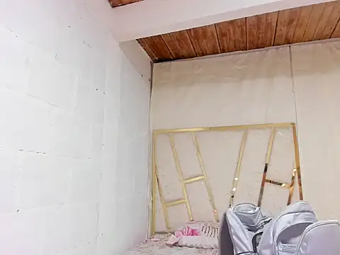 Snapshot of Julia-Blair chatting on December 1, 2025, 12:17 pm Julia-Blair online show from December 1, 2025, 12:17 pm