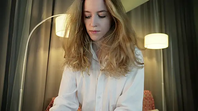 SoftDreamer online show from December 3, 2025, 3:00 pm