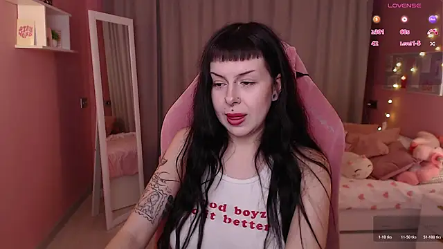 Snapshot of Eliza_Bennet chatting on December 1, 2025, 10:27 am Eliza Bennet online show from December 1, 2025, 10:27 am