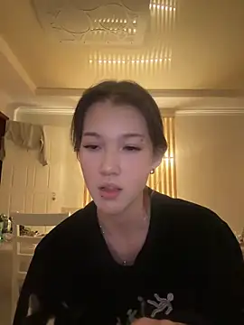 Snapshot of lilXdomii chatting on December 17, 2025, 12:43 pm lilXdomii online show from December 17, 2025, 12:43 pm