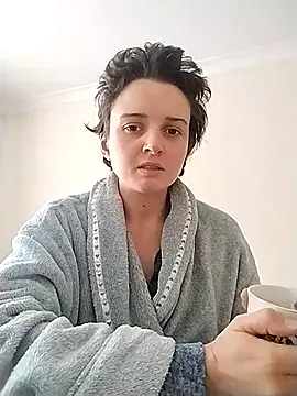 Amy01112 online show from April 18, 2026, 4:53 pm